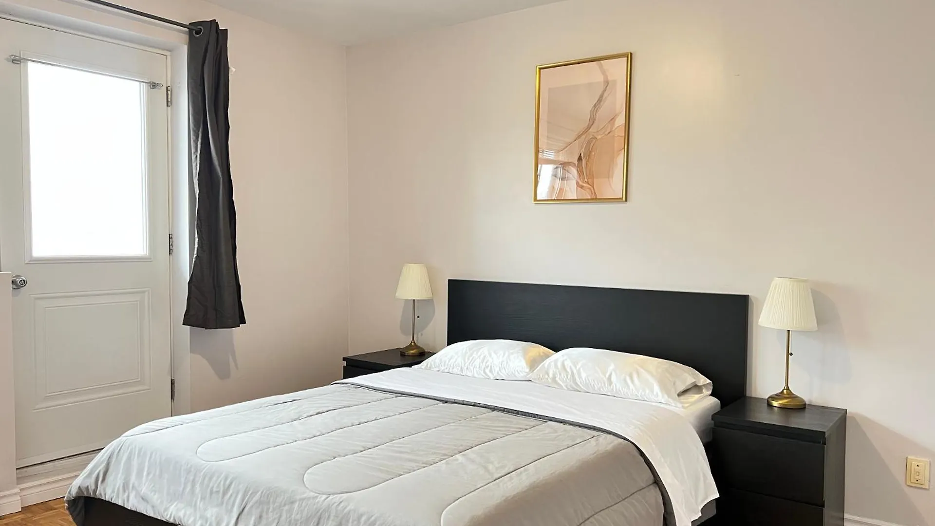 Apartment Hotel St-Denis Монреаль Канада